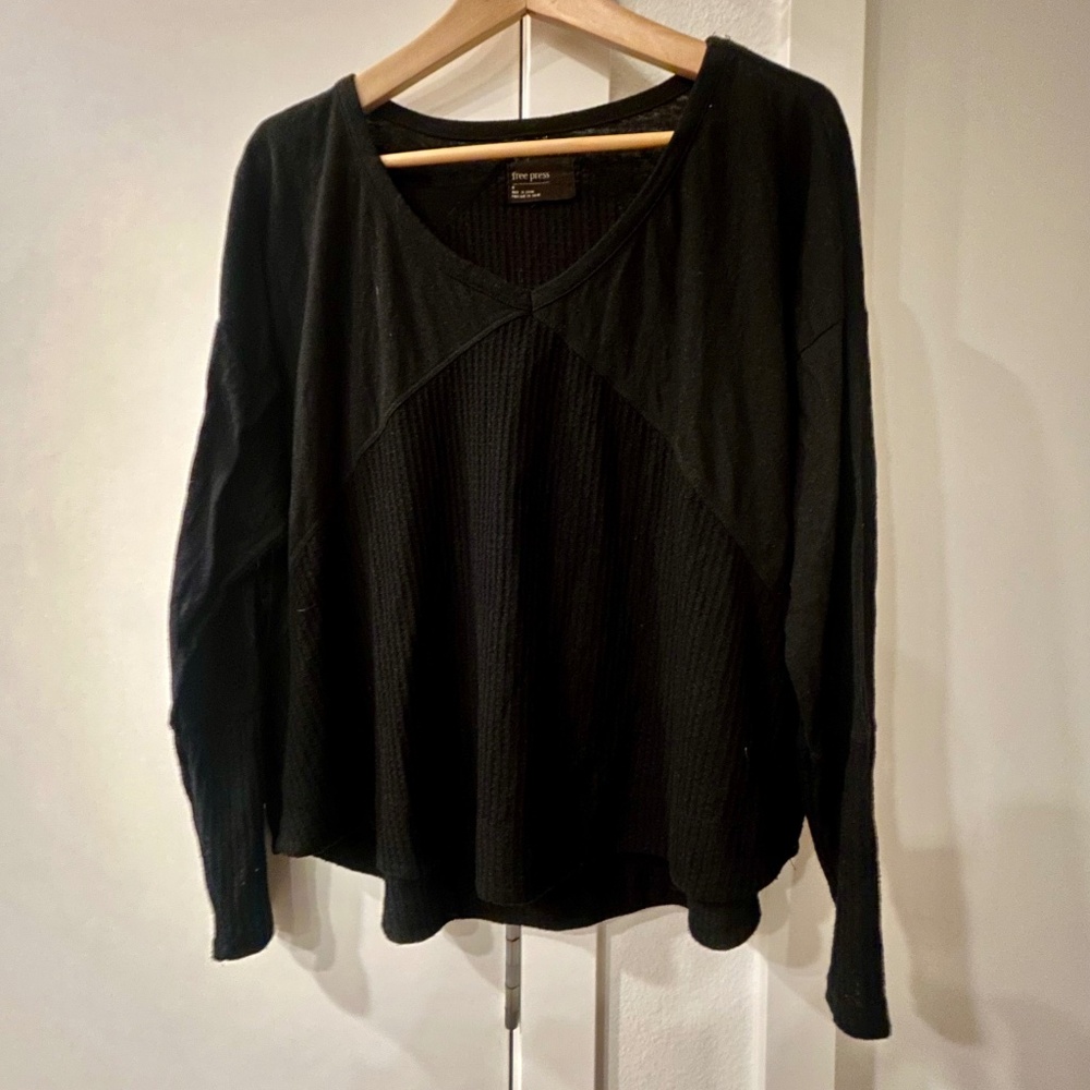 Free Press black waffle-knit pullover – size M
